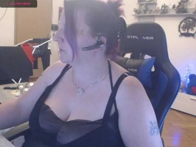 Live sex webcam photo for DrachenLady39 #268771488