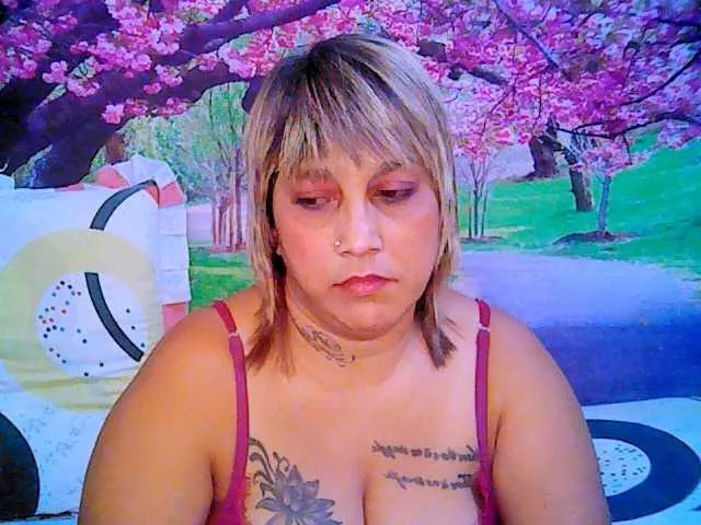 Live sex webcam photo for indianroxy #287933258