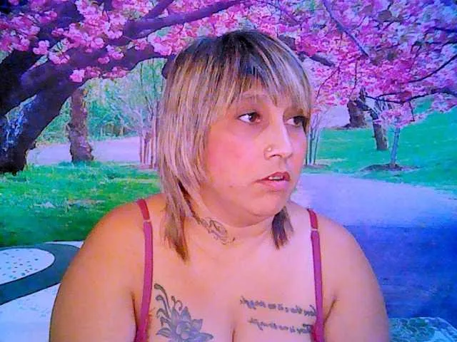 Live sex webcam photo for indianroxy #287933259