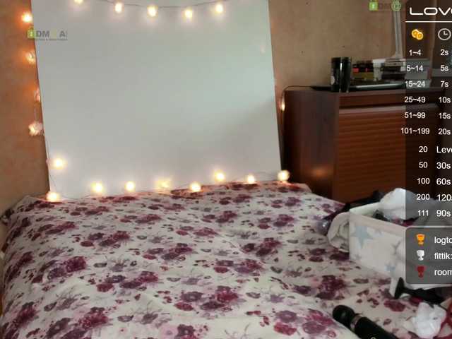 Live sex webcam photo for -LeeLoo- #268764652