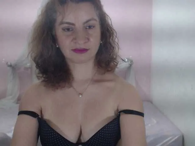 Live sex webcam photo for AliceMiller13 #268771317