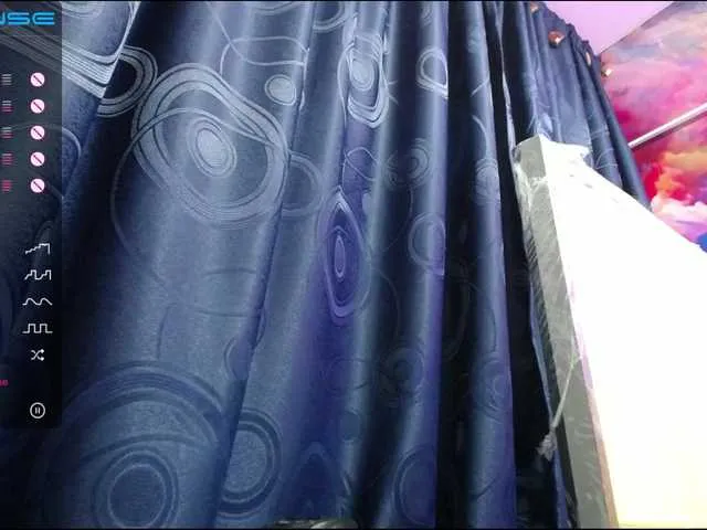 Live sex webcam photo for lucy-hot1 #268755858