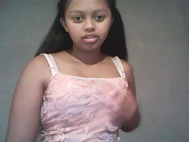 Live sex webcam photo for Mayah1 #268765247