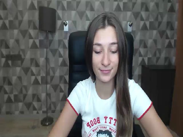 Live sex webcam photo for Nikolle_Love #268768145