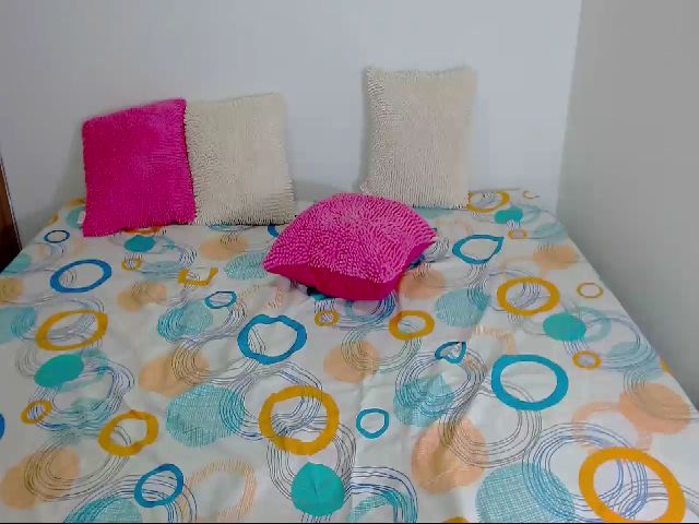 Live sex webcam photo for Katy_naughty1 #268761874