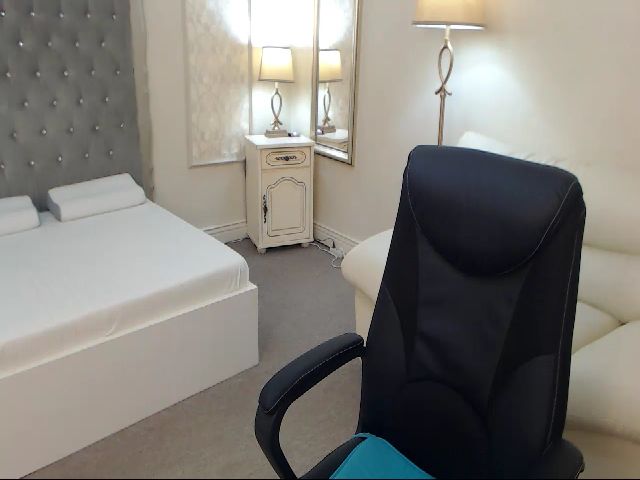 Live sex webcam photo for SexyFantasyBB #268762184