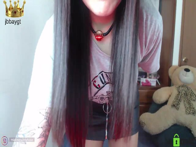 Live sex webcam photo for Miahot21 #268762106