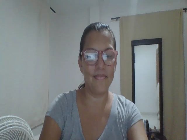 Live sex webcam photo for SweetLola01 #268756744