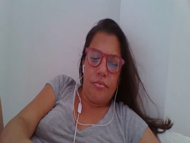 Live sex webcam photo for SweetLola01 #268772219