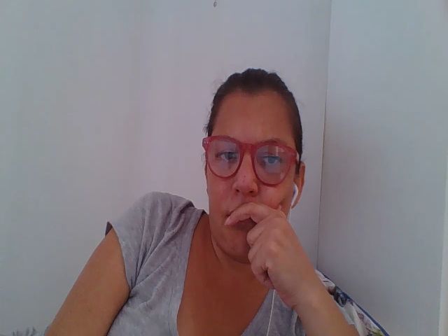 Live sex webcam photo for SweetLola01 #268772594