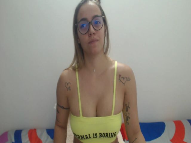 Live sex webcam photo for MackenzieJoe #268766779