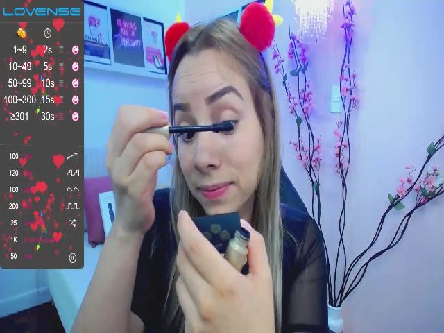 Live sex webcam photo for Kiaramoon #268766918