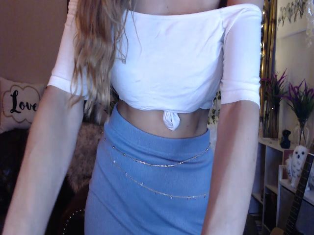 Live sex webcam photo for AudryLikes #268773323