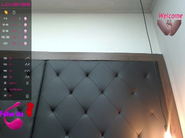 Live sex webcam photo for AnaSaenz #268775456