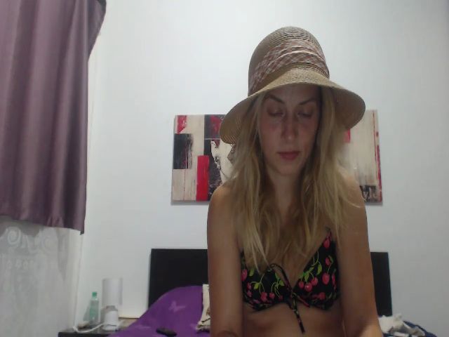 Live sex webcam photo for MonicaDiamond #268774659