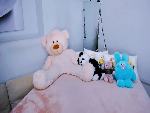 Live sex webcam photo for Minions_Party #268775011