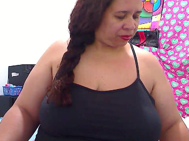 Live sex webcam photo for LatinaBigAss4 #268757511