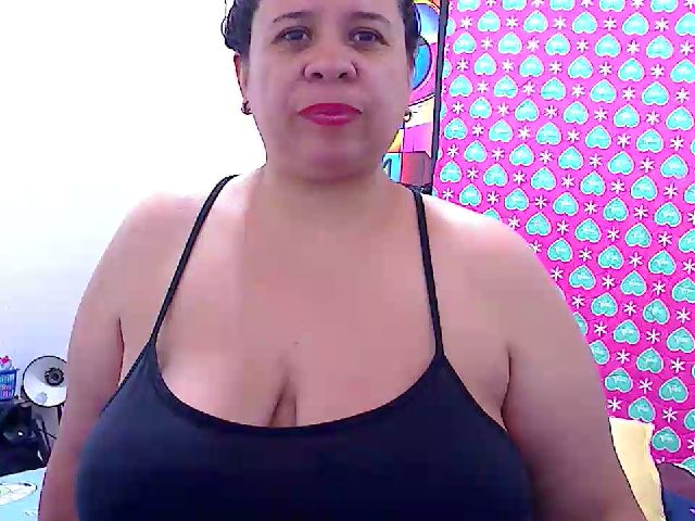 Live sex webcam photo for LatinaBigAss4 #268772113