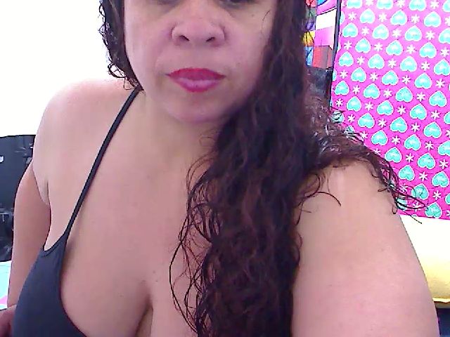 Live sex webcam photo for LatinaBigAss4 #268772221