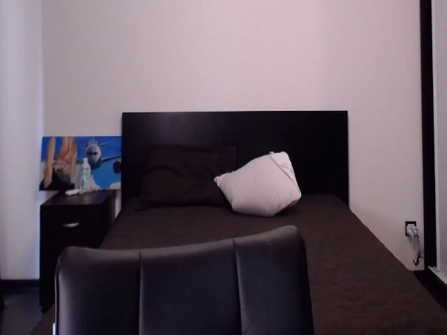 Live sex webcam photo for Kendal_sweet #268765114