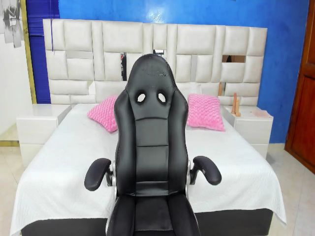 Live sex webcam photo for Scarlet_corte #268758617