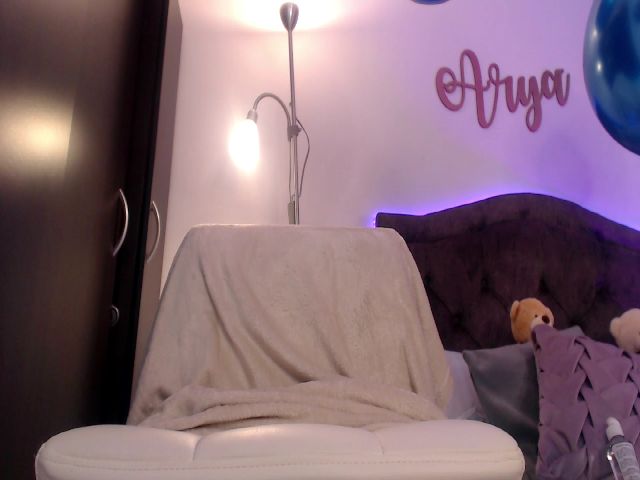 Live sex webcam photo for Haryalee #268759807