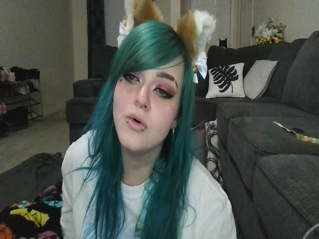 Live sex webcam photo for FloraSky #268762659