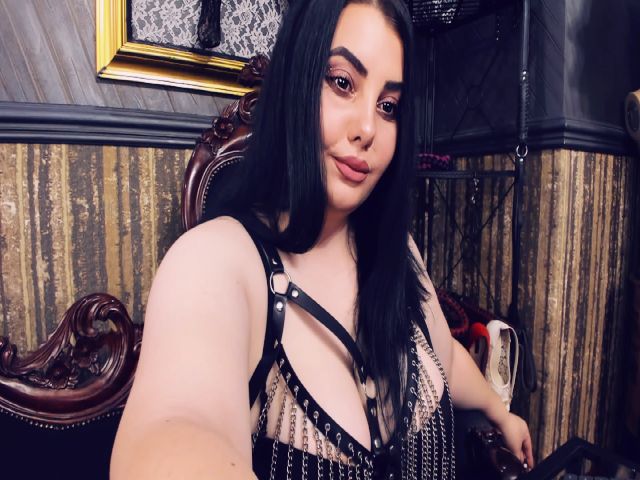 Live sex webcam photo for MelissaGlow #268765822