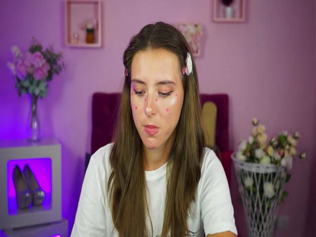 Live sex webcam photo for GloriaElmers #268767831