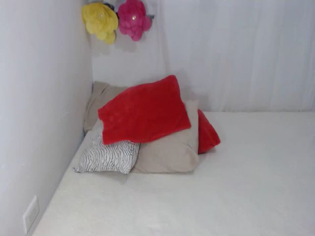 Live sex webcam photo for CamiLatinAss #268766724