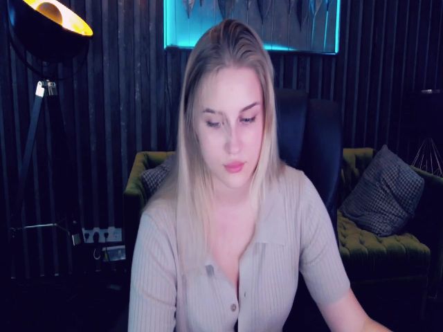 Live sex webcam photo for SantaGirll #268768296