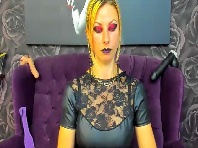 Live sex webcam photo for Miss_Georgia #268772757