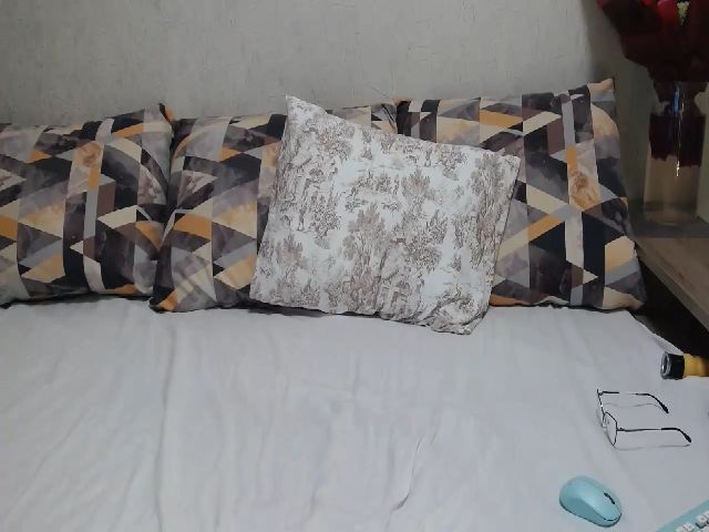 Live sex webcam photo for TifanyGold #268775350