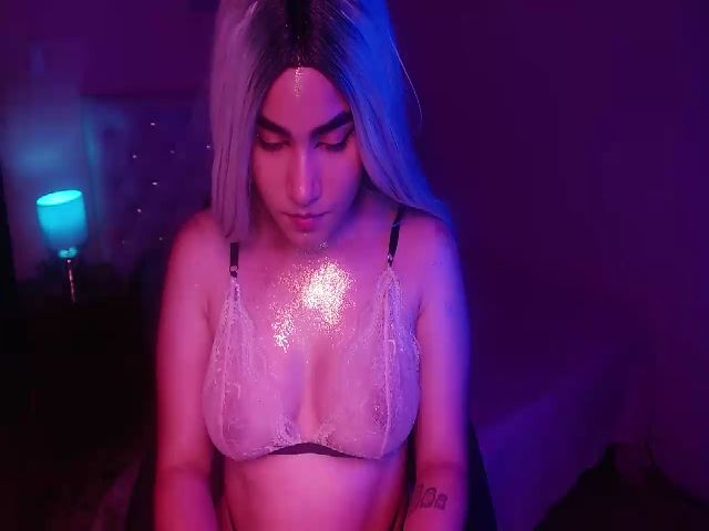 Live sex webcam photo for LunaGreco #268759153
