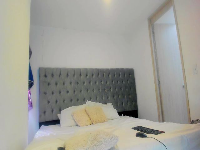 Live sex webcam photo for Afro__Goddess #268767498