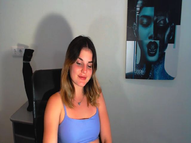 Live sex webcam photo for EmilyFar #268763295