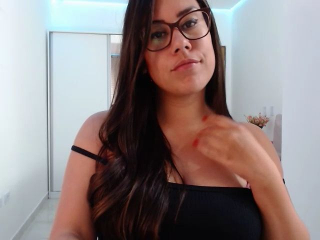 Live sex webcam photo for MrsLovage #268772497