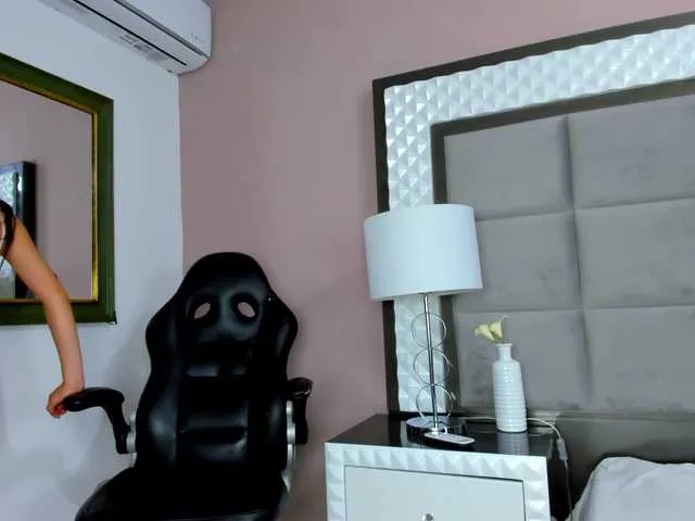 Live sex webcam photo for SussanKing #268770171