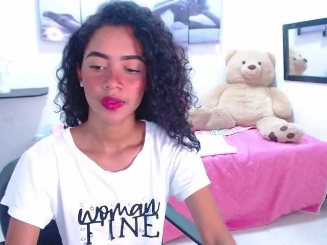 Live sex webcam photo for Anniemiss #268771155