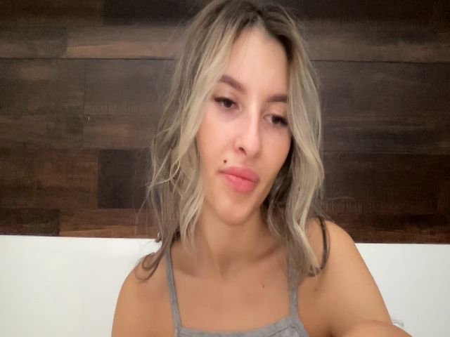 Live sex webcam photo for kiss_kiss_ #268756601