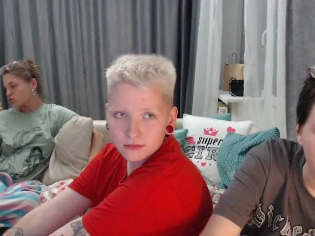 Live sex webcam photo for BugaGirls #268776227