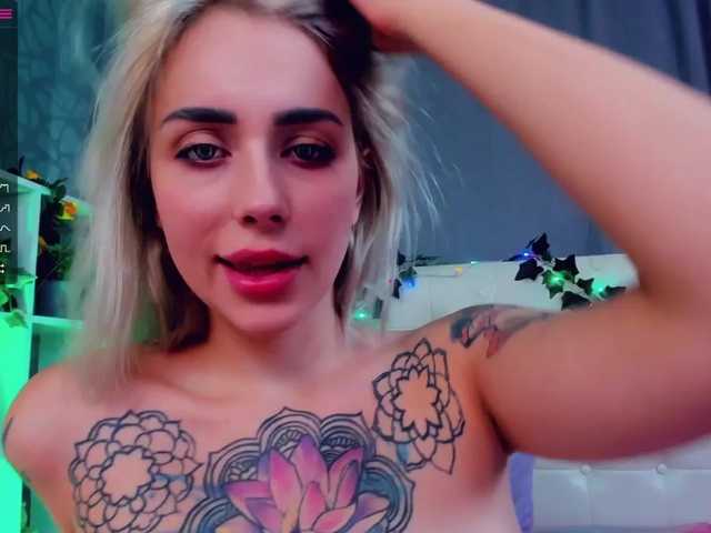 Live sex webcam photo for KaprinaGirrs #268786669