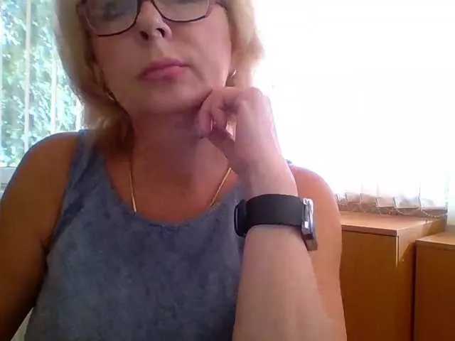 Live sex webcam photo for Luiziana111 #268782153