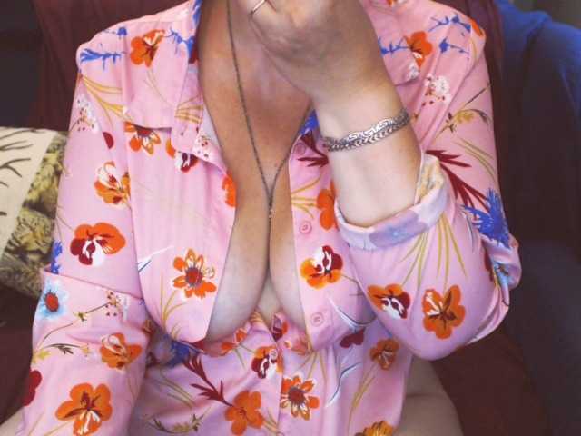 Live sex webcam photo for oksiss #268786916