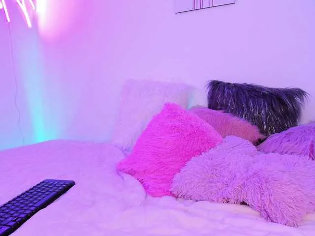 Live sex webcam photo for SusannaMoree #268786529