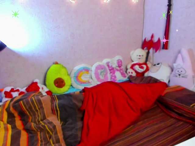 Live sex webcam photo for KiraLiLime #287990081