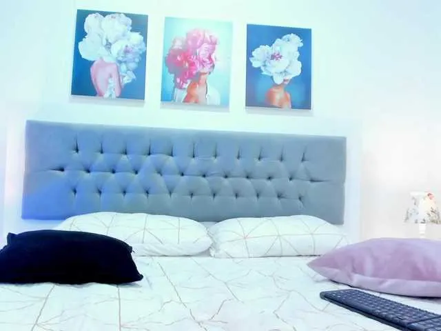 Live sex webcam photo for LindsayHoffma #268793059