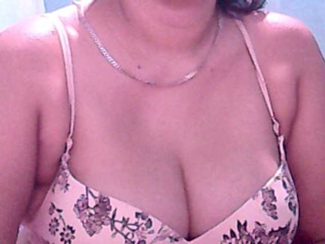 Live sex webcam photo for wildmom4u #268777095