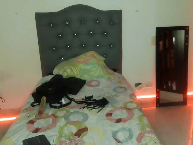 Live sex webcam photo for Caroline134 #268777758