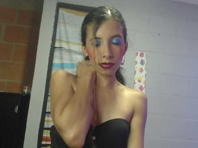 Live sex webcam photo for zoe-barnet #268787237